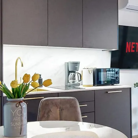 아파트 Old Town Chic With Ac