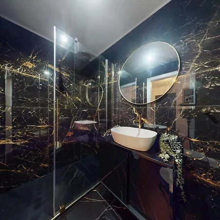 Old Town Chic With Ac Apartment