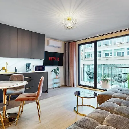 Apartment Old Town Chic With Ac Warsaw