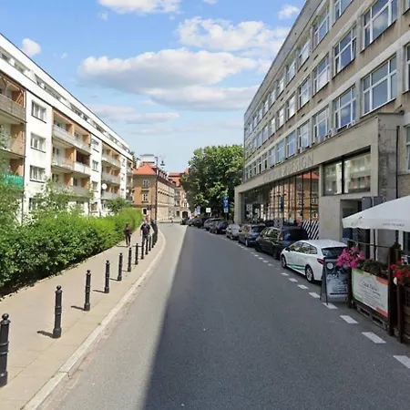 Old Town Chic With Ac Apartman